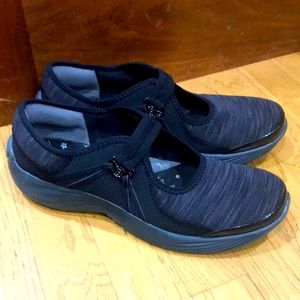 Bzees Tempo 10M Comfy Flats Mary Jane Shoes